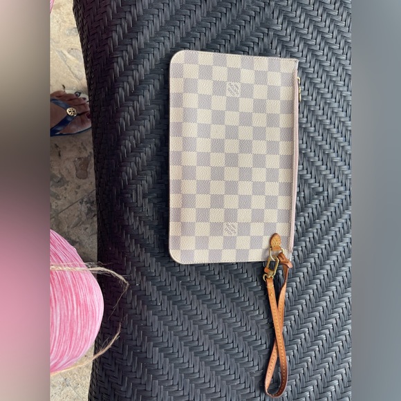 Louis Vuitton Neverfull pouch - Picture 2 of 6